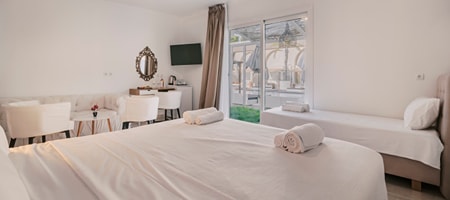 Suite | Pool View