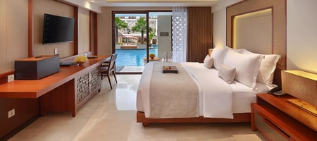 Premier Deluxe Lagoon Access with Daily Beers [47 sqm]