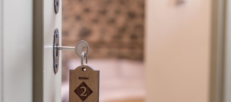 R2 Double Room ( King size bed & private garden balcony)