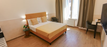 Double Room with Private Ensuite Bathroom