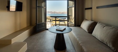 Split level Cozy Suite with Caldera View