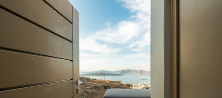 Diamond Suite with Private Heated Plunge Pool and Caldera View