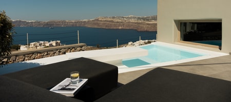 Elegant Suite with Private Heated Plunge Pool and Caldera View