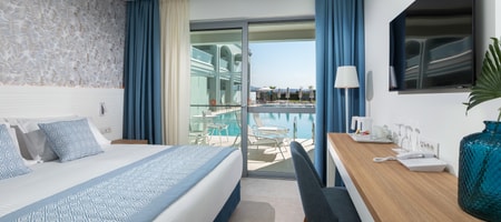 Twin/Double room Sharing Pool (30 m2)