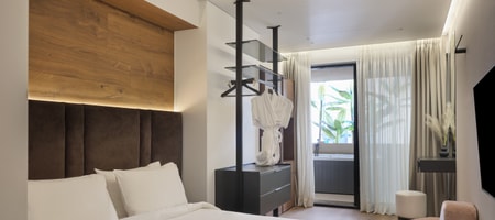 Suite with Βalcony & outdoor Hot Tub