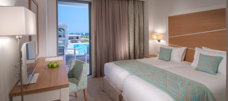 Twin Limited Sea View
