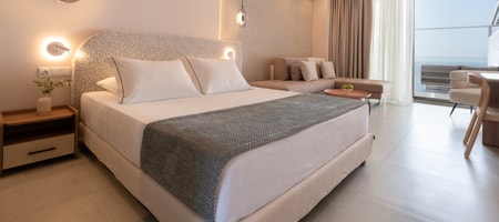 Deluxe room with balcony and outdoor jacuzzi