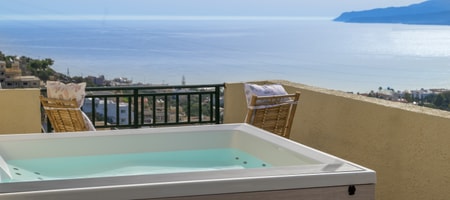One-Bedroom Apartment with Rooftop Spa Bath