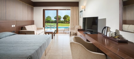 Twin Swim Up Room