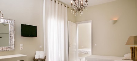 Standard Family Suite Interior Jacuzzi