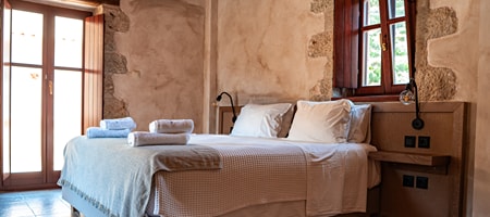 Suite with Jetted Tub and Side Sea View