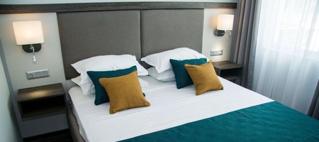 Double Room with Pool View - No Balcony & King Size Bed