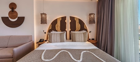 Deluxe Lifestyle Suite Pool / Direct Sea View