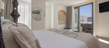 Deluxe Penthouse with Heated Outdoor Jacuzzi Land View