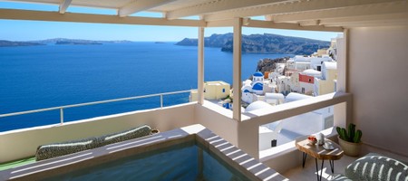 Aether Suite with outdoor Jacuzzi and Caldera view