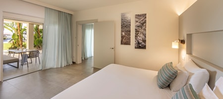 Deluxe Suite Pool & Garden View