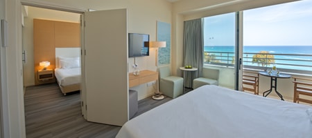 Family sea view interconnecting room
