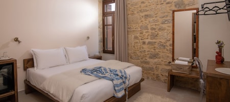 Studio with City View - AVRA