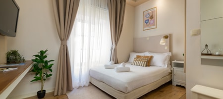 Small Double Room - Monet