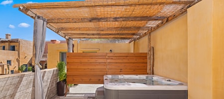 Emmanuel Suite 9 (Balcony with Jacuzzi)