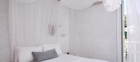 1-Bedroom family room with double bed & balcony