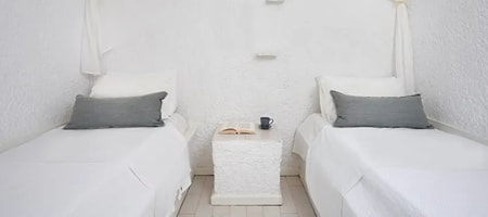 1-Bedroom family room with twin beds & balcony