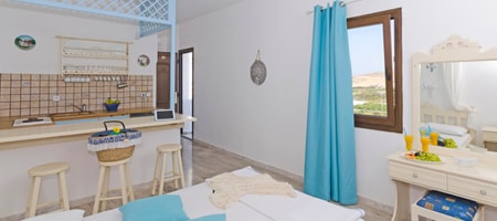 Double Room on shared terrace/ partial sea view