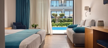 Junior Suite with Shared Pool