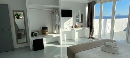 Bright Suite with Hot Tub