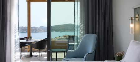 Family Retreat with Private Pool - Sea View