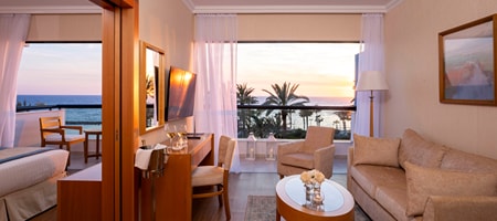 Deluxe Superior One Bedroom Suite Front Sea View