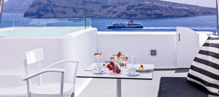 Honeymoon Suites with Jetted Tub & Caldera View