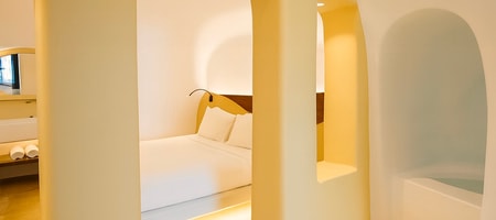 10 Deluxe Cliff Cave Suite (Indoor Massage Pool)
