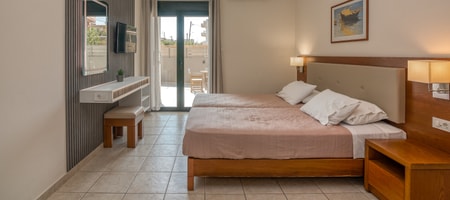 Deluxe Studio with Outdoor Jacuzzi on the Ground Floor
