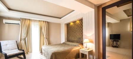 3 Bedroom Deluxe Suite with Jacuzzi and Sea View