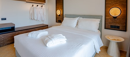EXECUTIVE SUITE SIDE SEA VIEW
