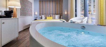 Honeymoon Suite with Jacuzzi Sea View