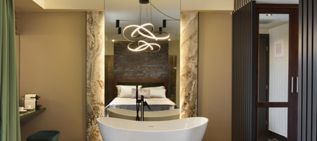 Deluxe Suite with Spa Bath