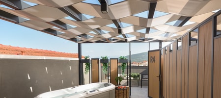 One-Bedroom Apartment with Rooftop Spa Bath