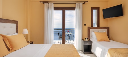 Deluxe Room with Balcony and Sea View