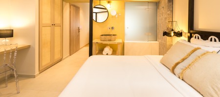 Deluxe ground floor suite with hot tub (has no windows)