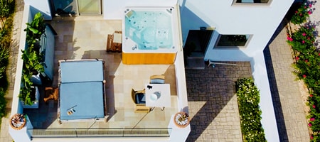 Room with outdoor Jacuzzi