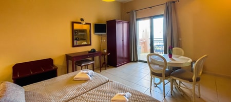 Deluxe Triple With Partial Sea View.