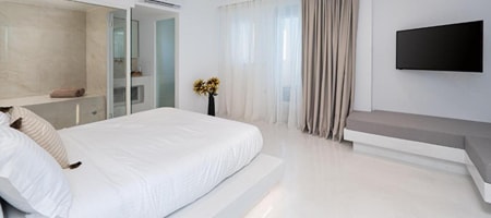 Suite with Sea View Private Heated Pool & Steam Room - B2
