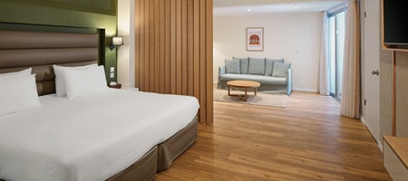 Deluxe Suite with Executive Lounge Access