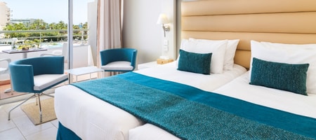 Twin/Double Room Side Sea View