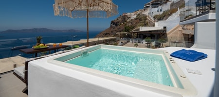 Executive suite with indoor and outdoor heated jetted tub & Sea View