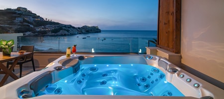 Beachfront Red Suite Apartment