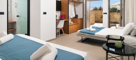 Standard Quadruple Room with Street View