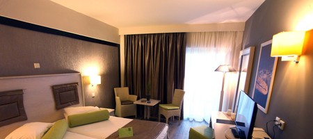 Classic Room Land View
